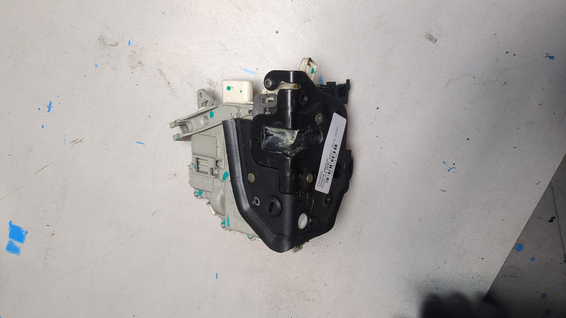 Замок двери задней левой