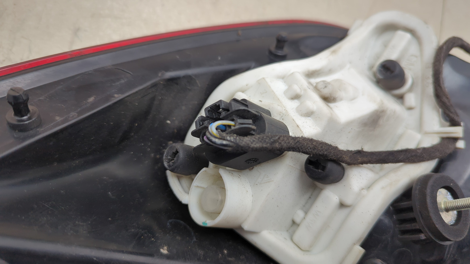 Фонарь задний левый