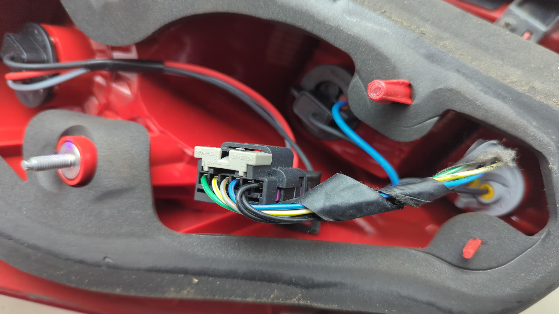 Фонарь задний правый