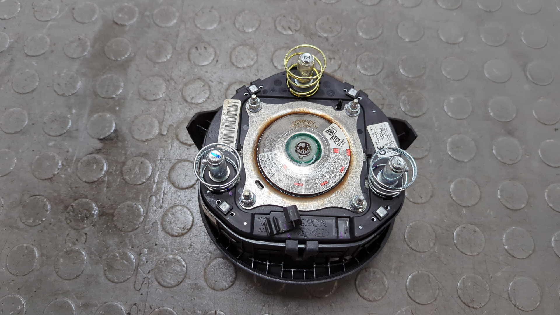 Подушка безопасности в рулевое колесо