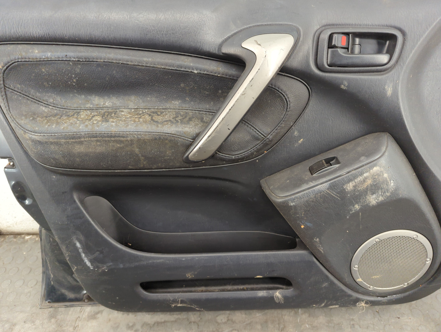 Дверь передняя левая