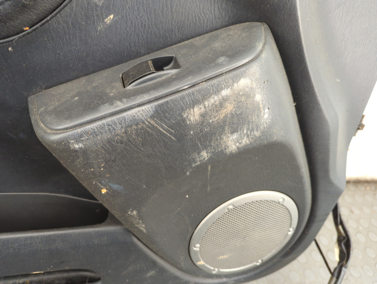 Дверь передняя левая