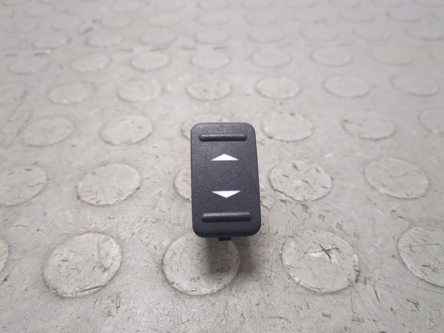 Кнопка стеклоподъемника