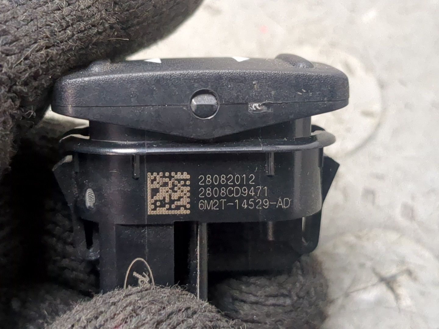 Кнопка стеклоподъемника