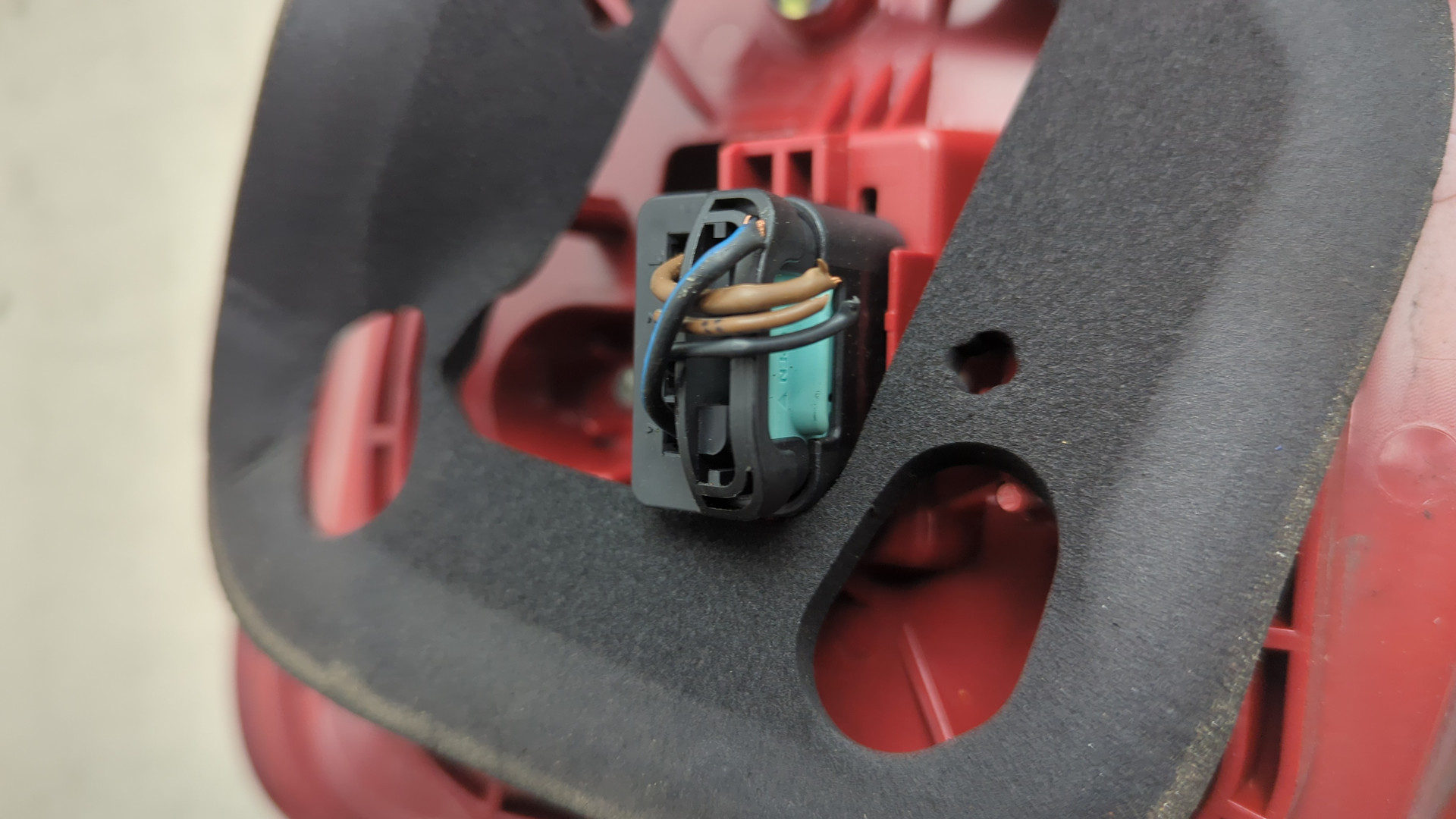 Фонарь задний левый