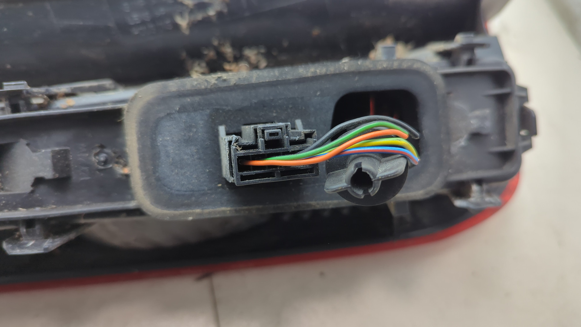 Фонарь задний правый