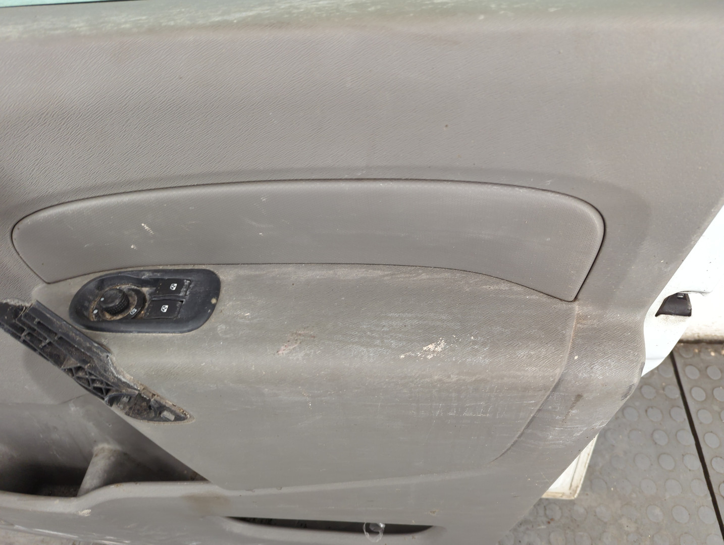 Дверь передняя правая