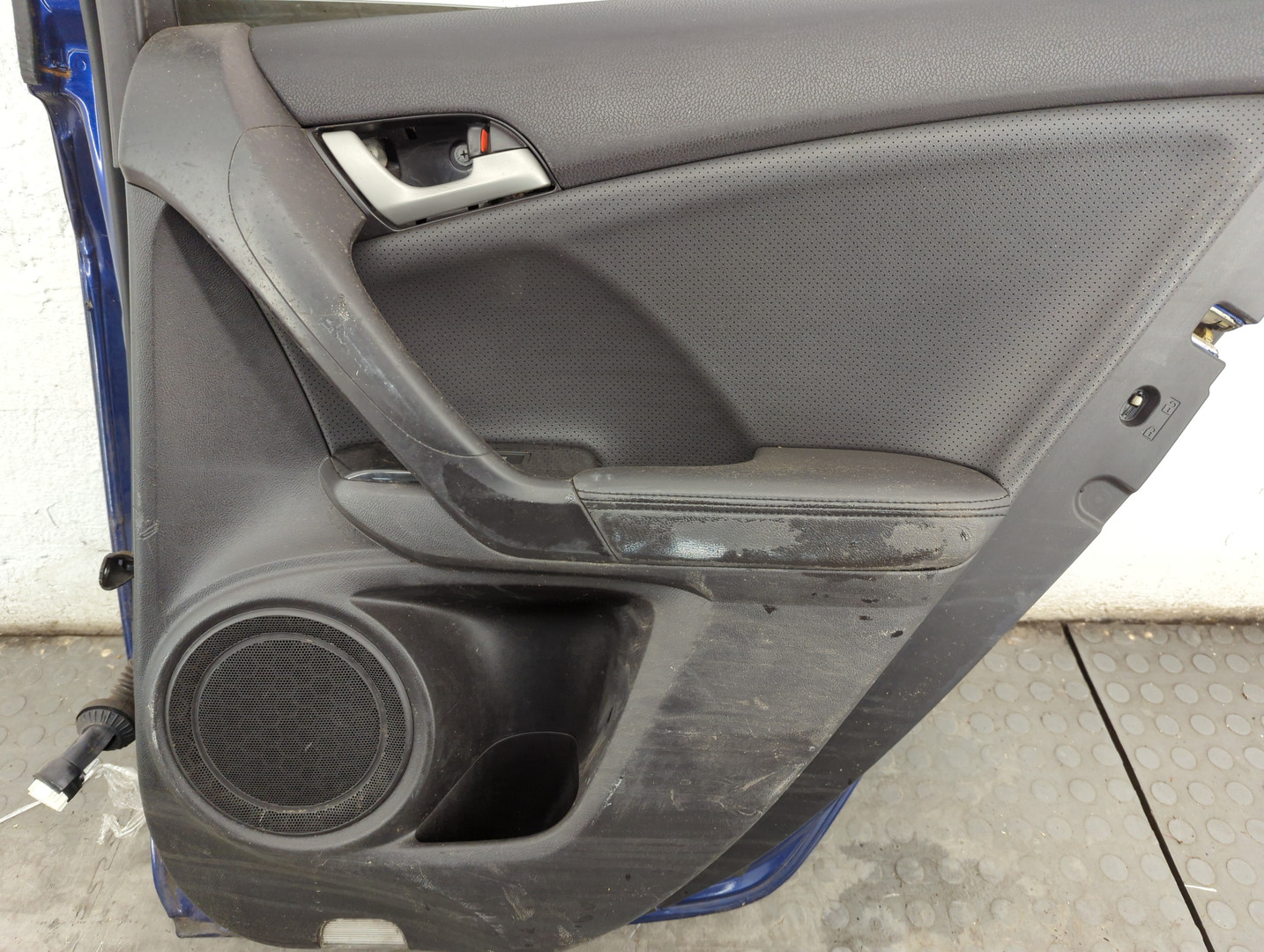 Дверь задняя правая