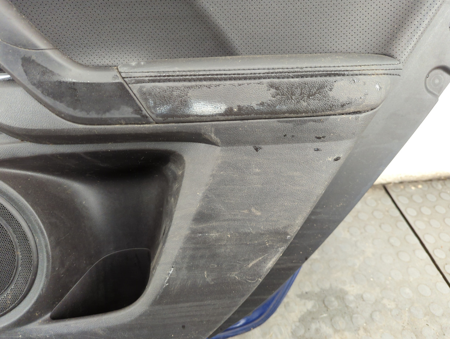 Дверь задняя правая