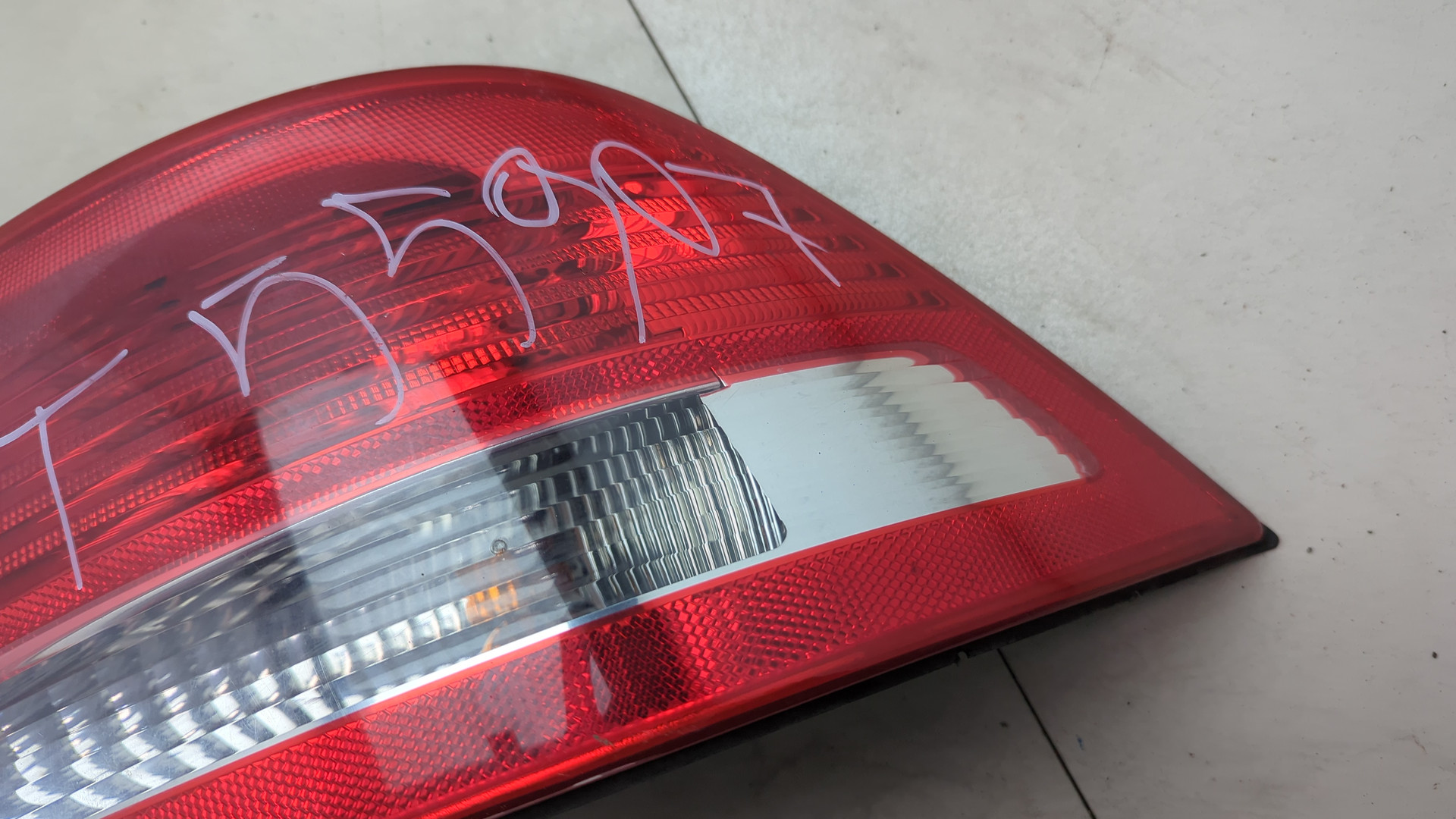 Фонарь задний правый