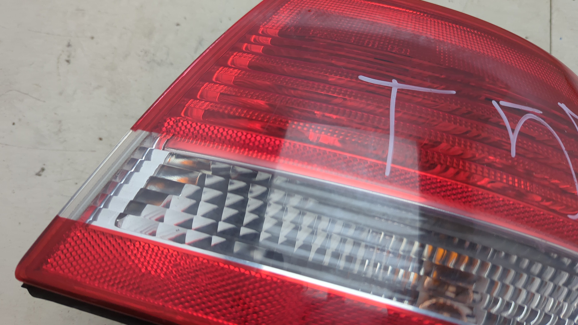 Фонарь задний правый