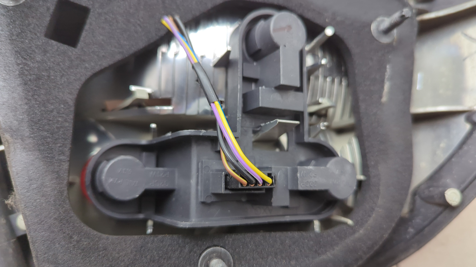 Фонарь задний правый