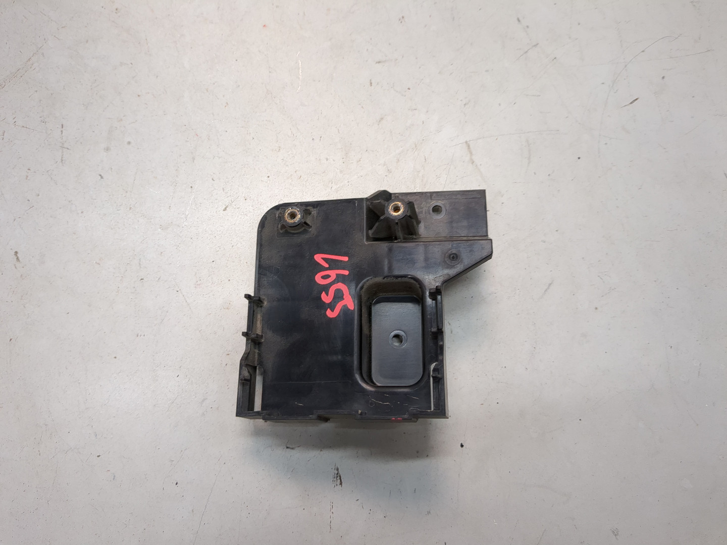 Кронштейн заднего бампера левый