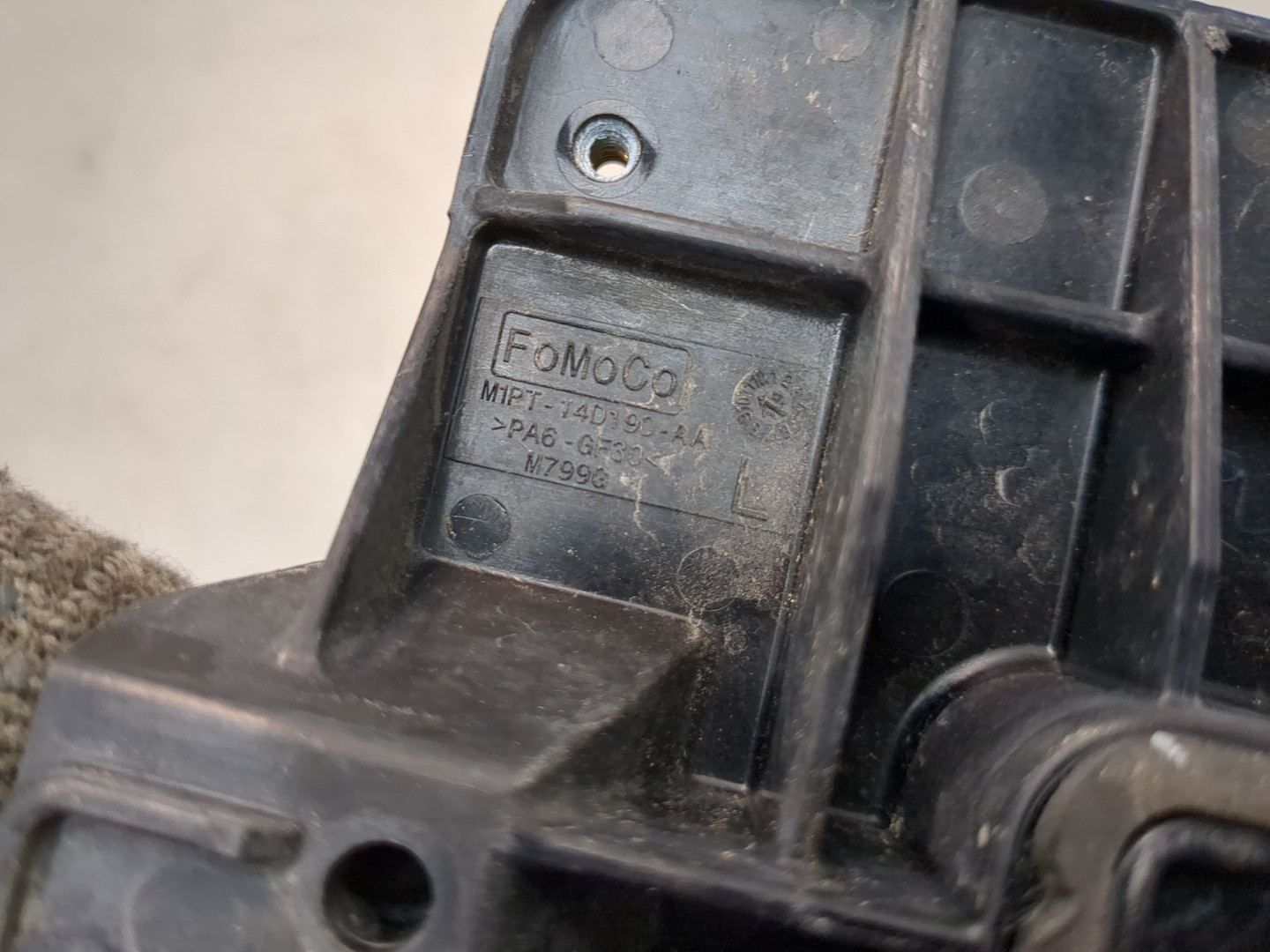 Кронштейн заднего бампера левый