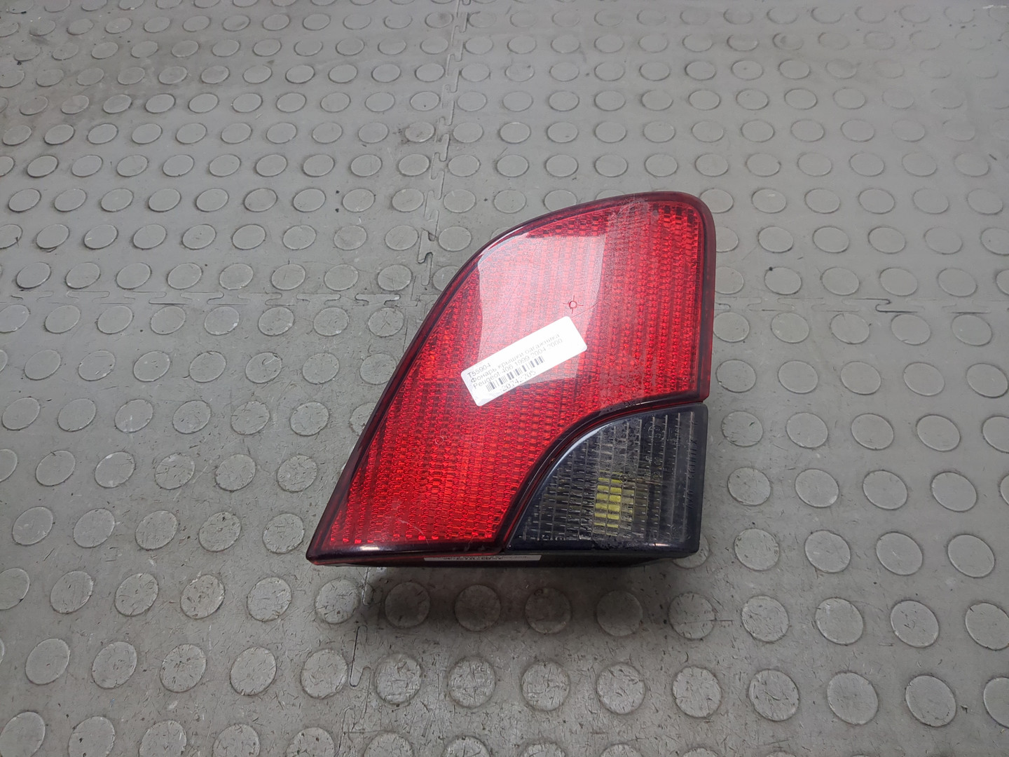 Фонарь задний внутренний левый