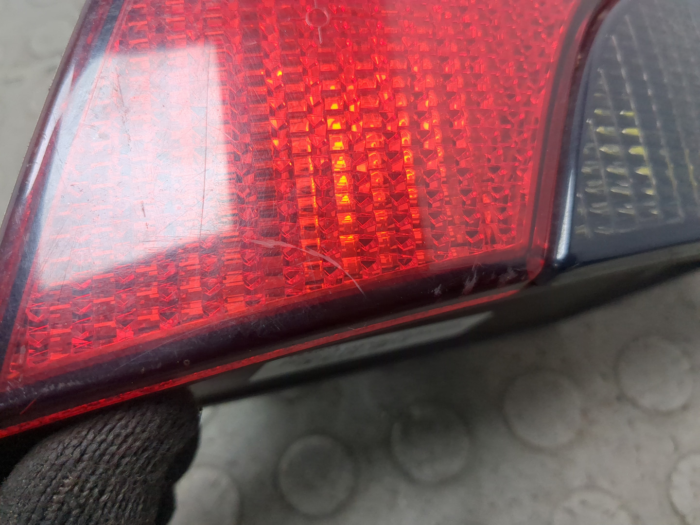 Фонарь задний внутренний левый