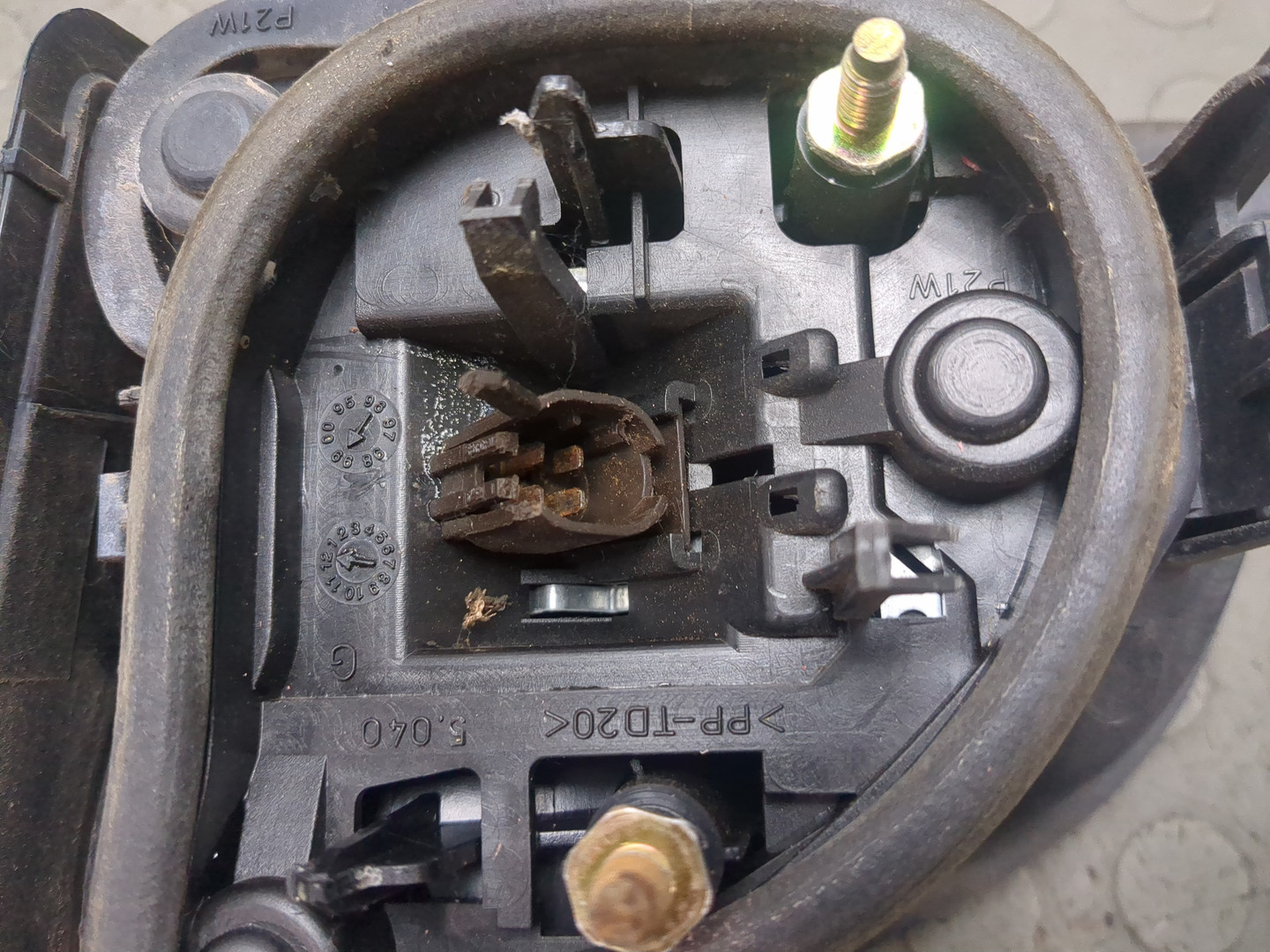 Фонарь задний внутренний левый