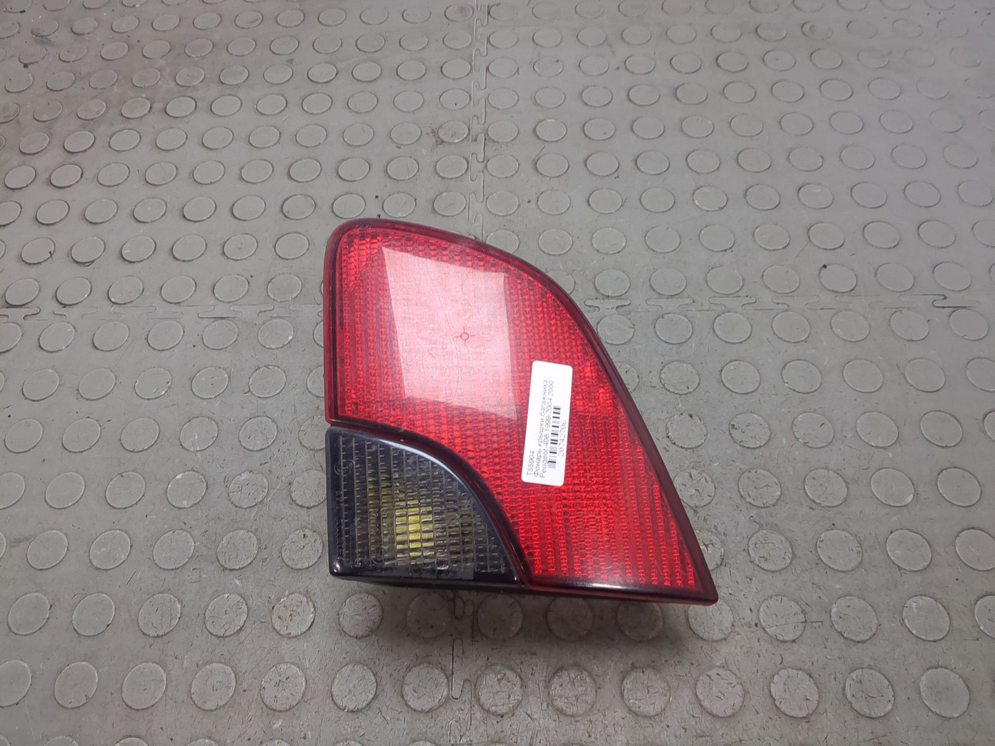 Фонарь задний внутренний правый