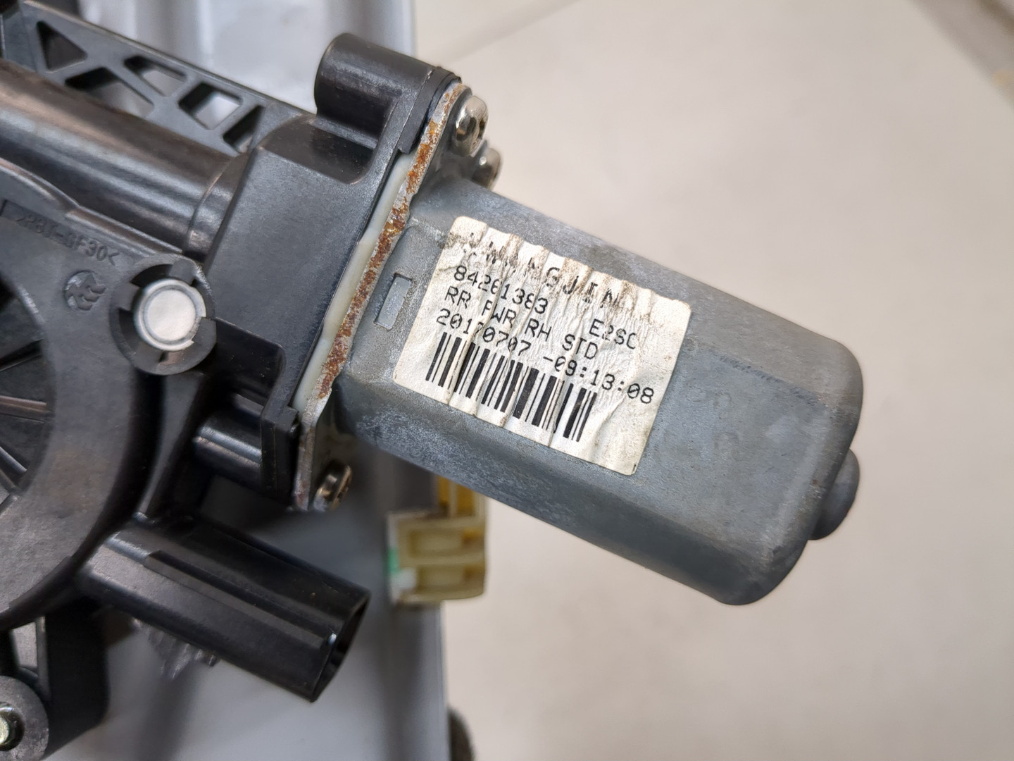 Стеклоподъемник электр. задний правый