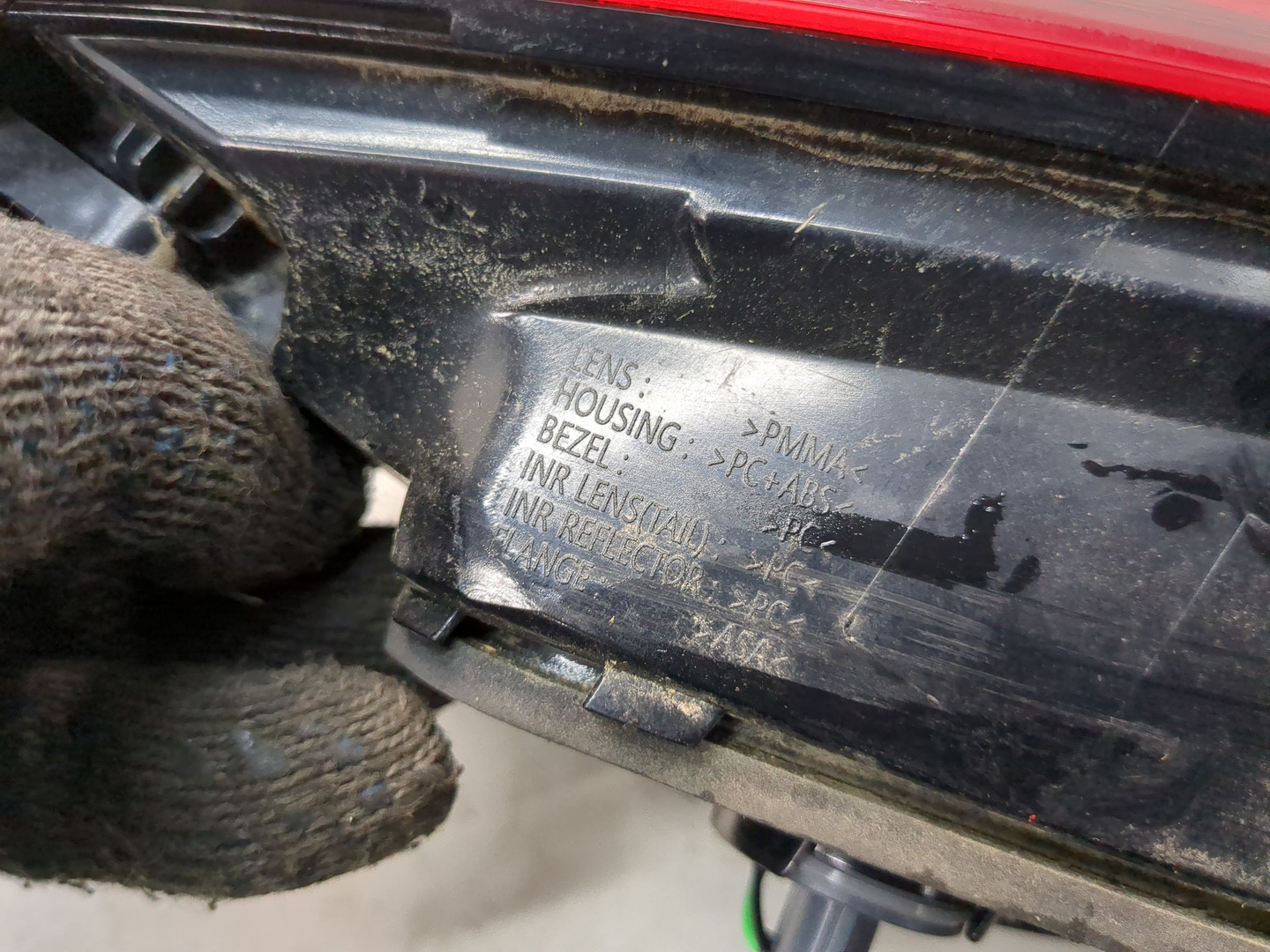 Фонарь задний внутренний правый