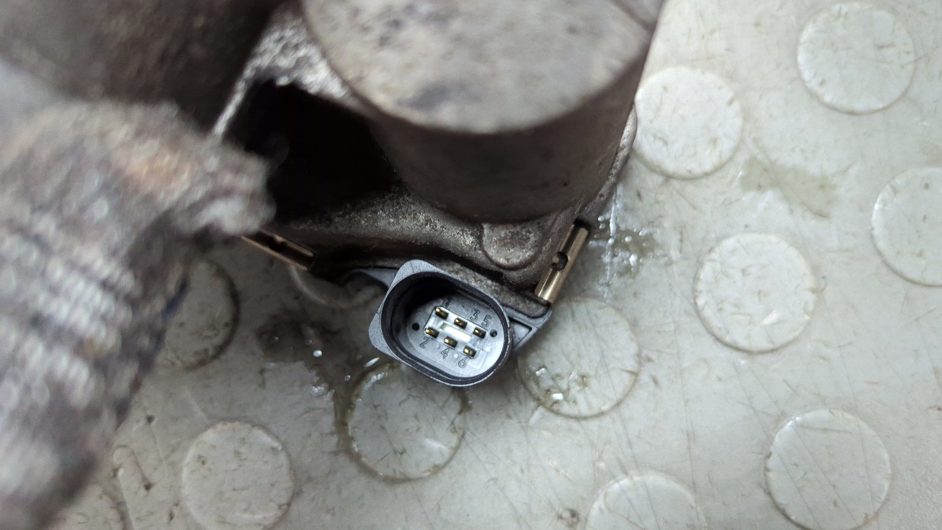 Заслонка дроссельная электрическая