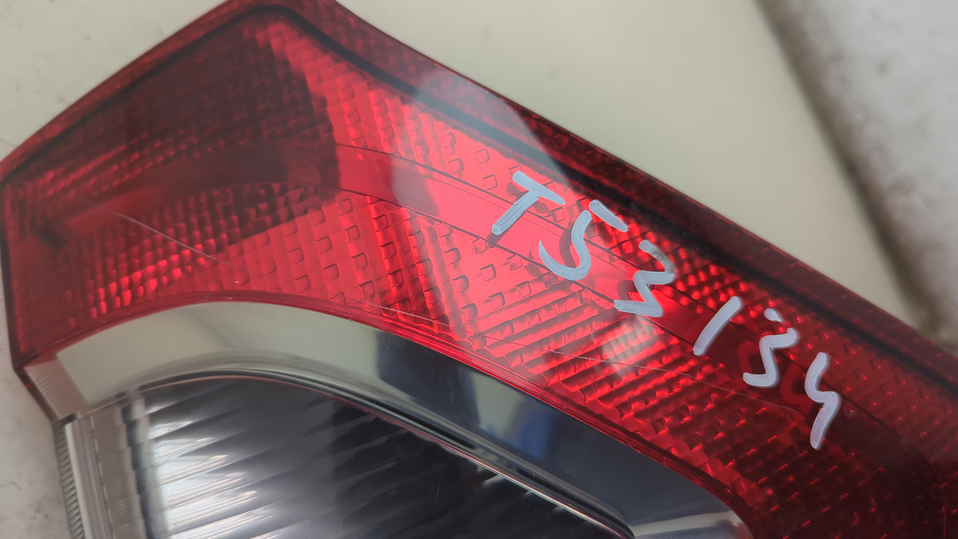 Фонарь задний правый