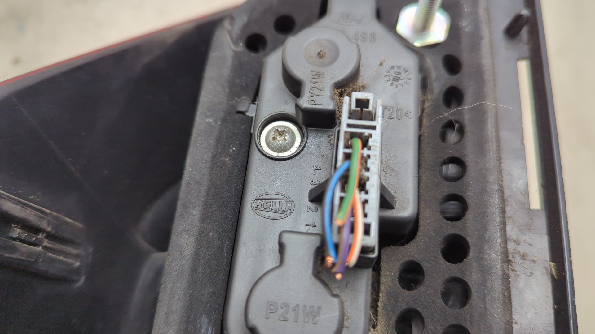 Фонарь задний правый