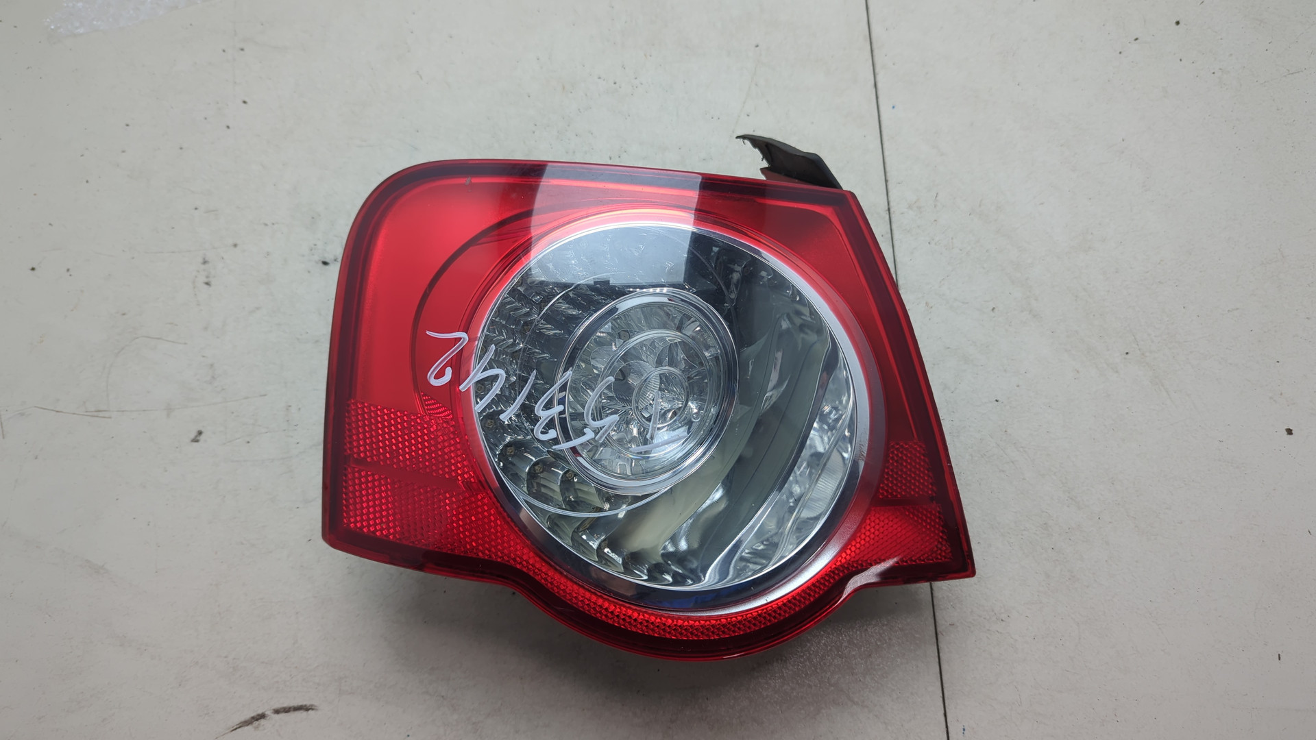 Фонарь задний левый