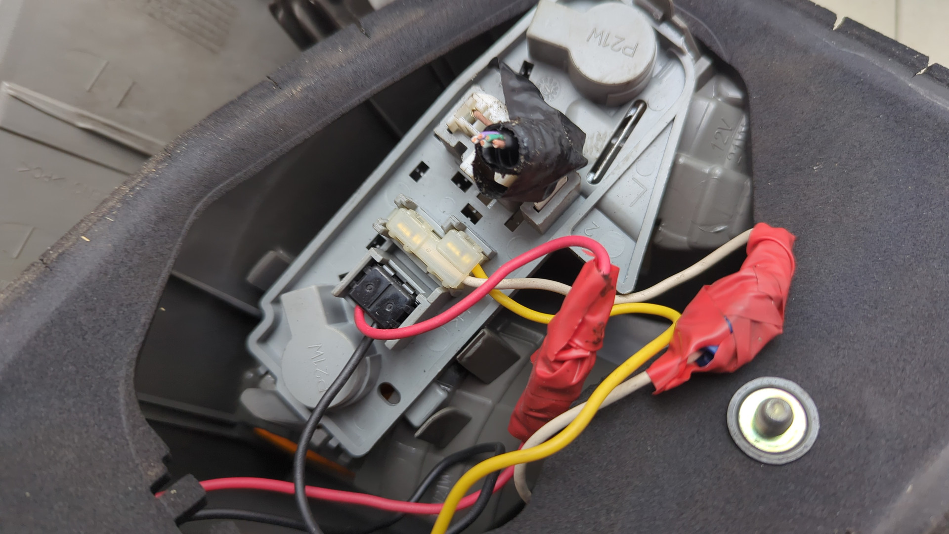 Фонарь задний левый