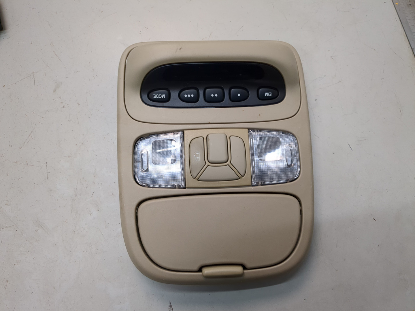 Плафон салонный