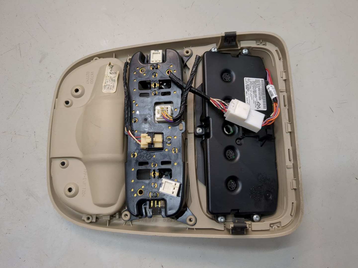 Плафон салонный