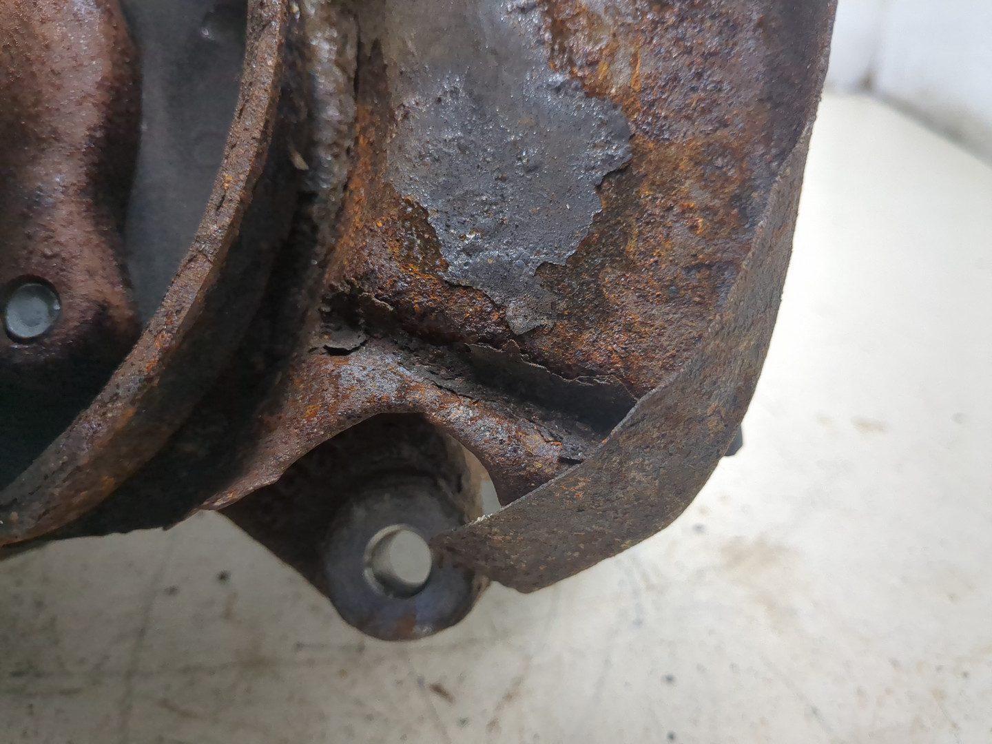 Кулак поворотный задний правый