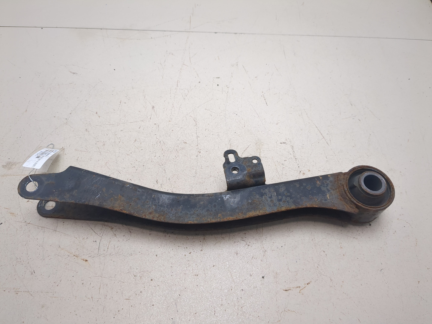 Рычаг задний правый