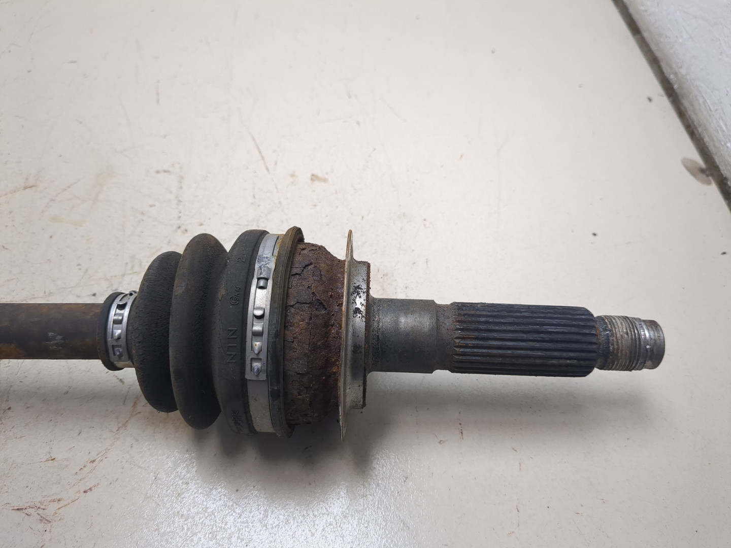 Полуось задняя левая