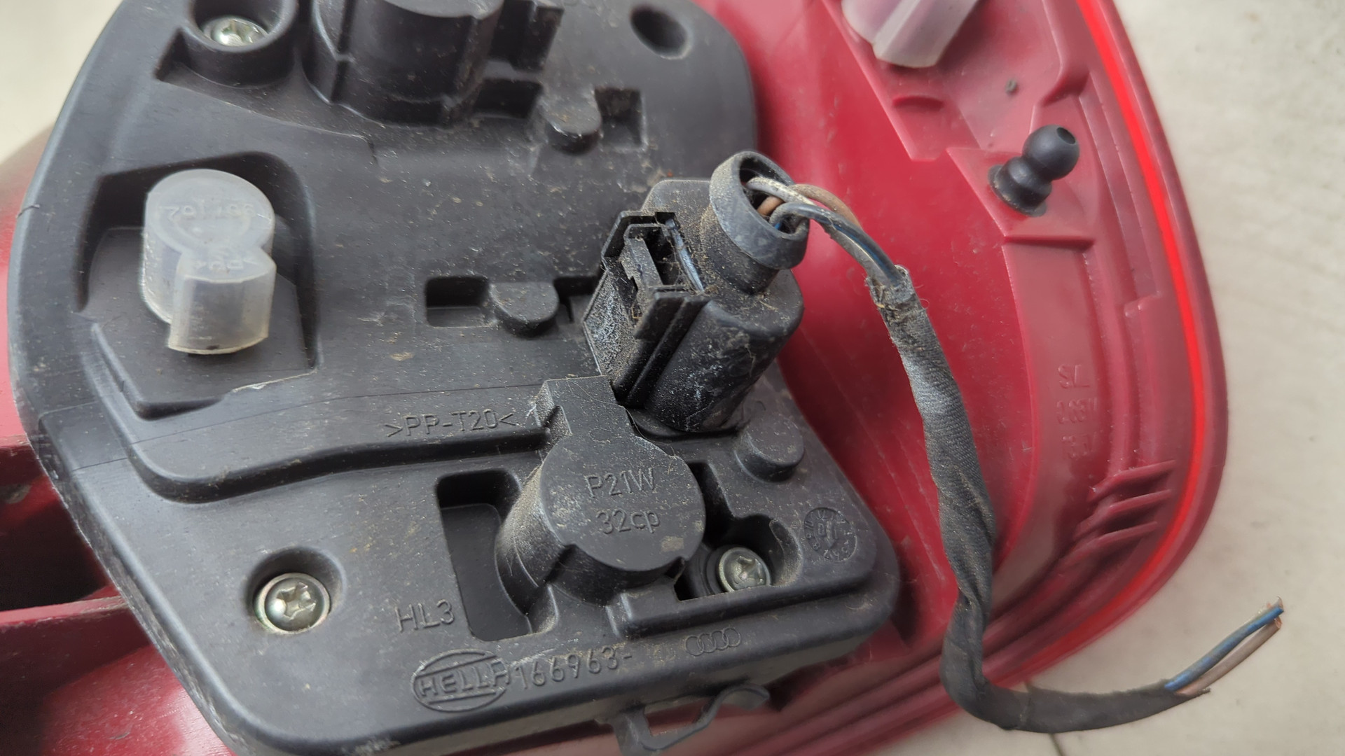 Фонарь задний левый