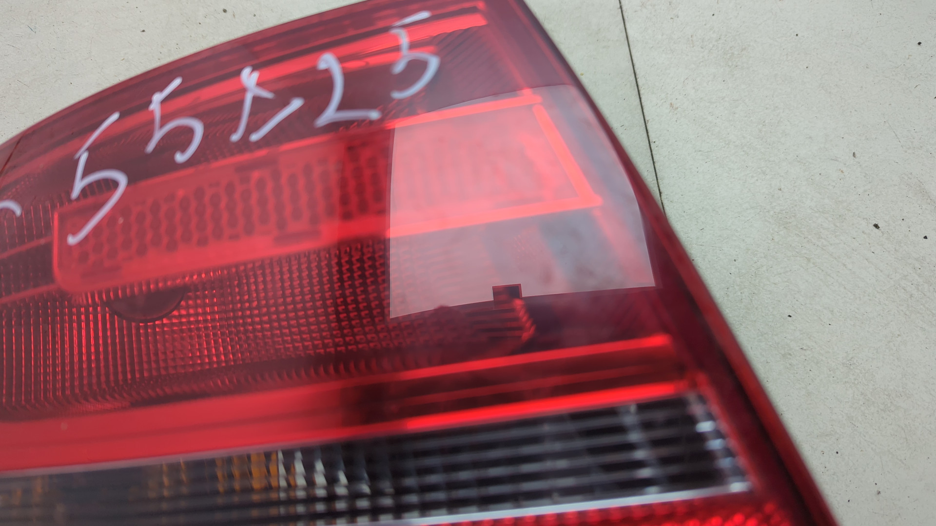 Фонарь задний левый