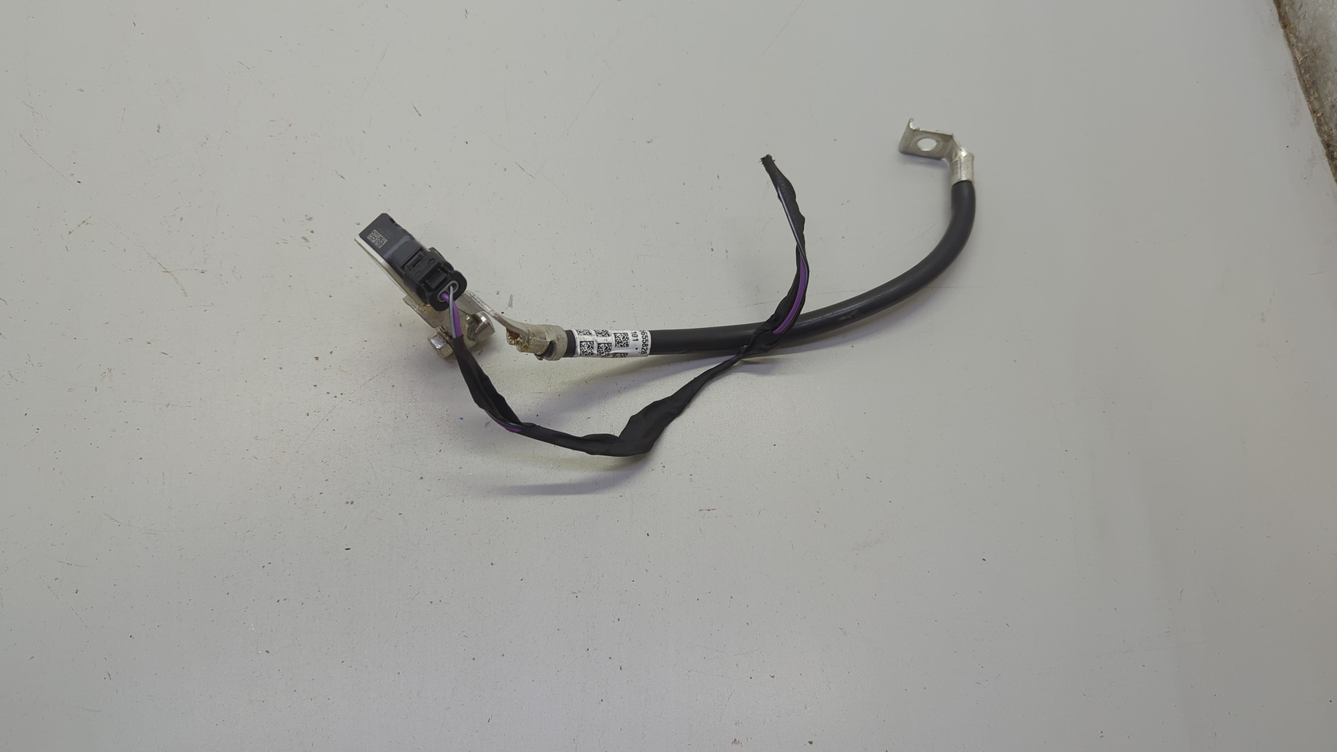 Клемма аккумулятора -