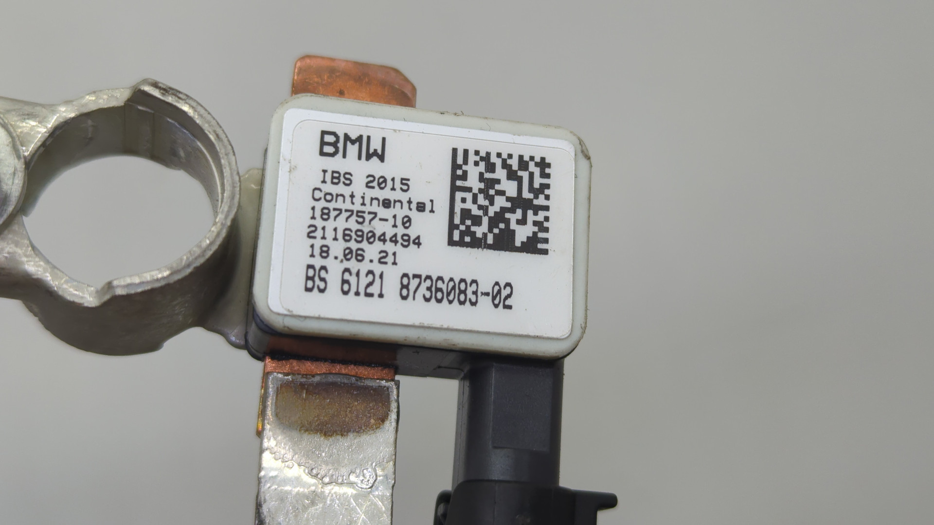 Клемма аккумулятора -