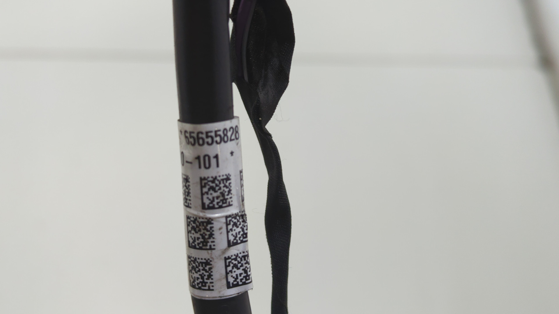 Клемма аккумулятора -