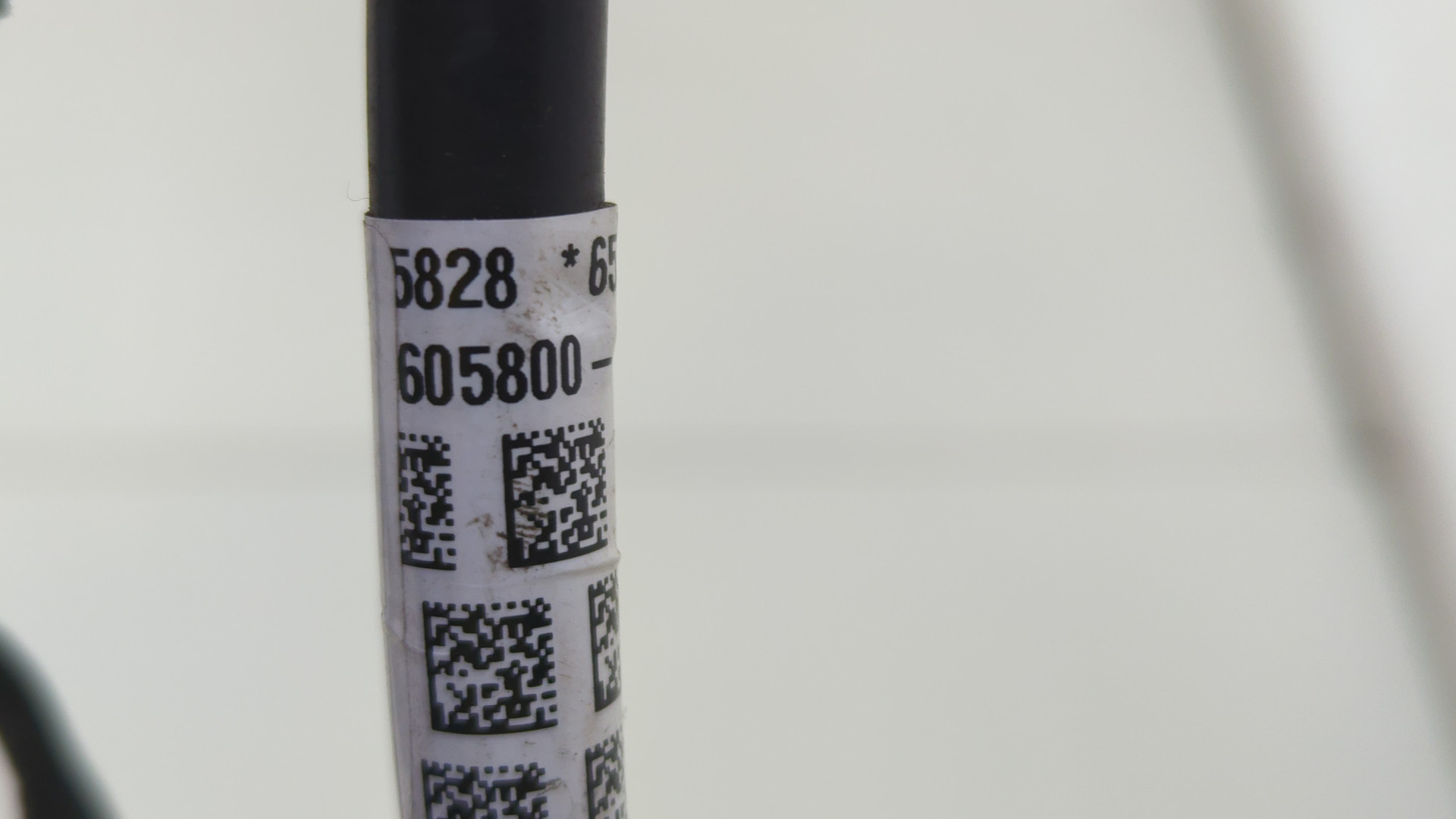 Клемма аккумулятора -