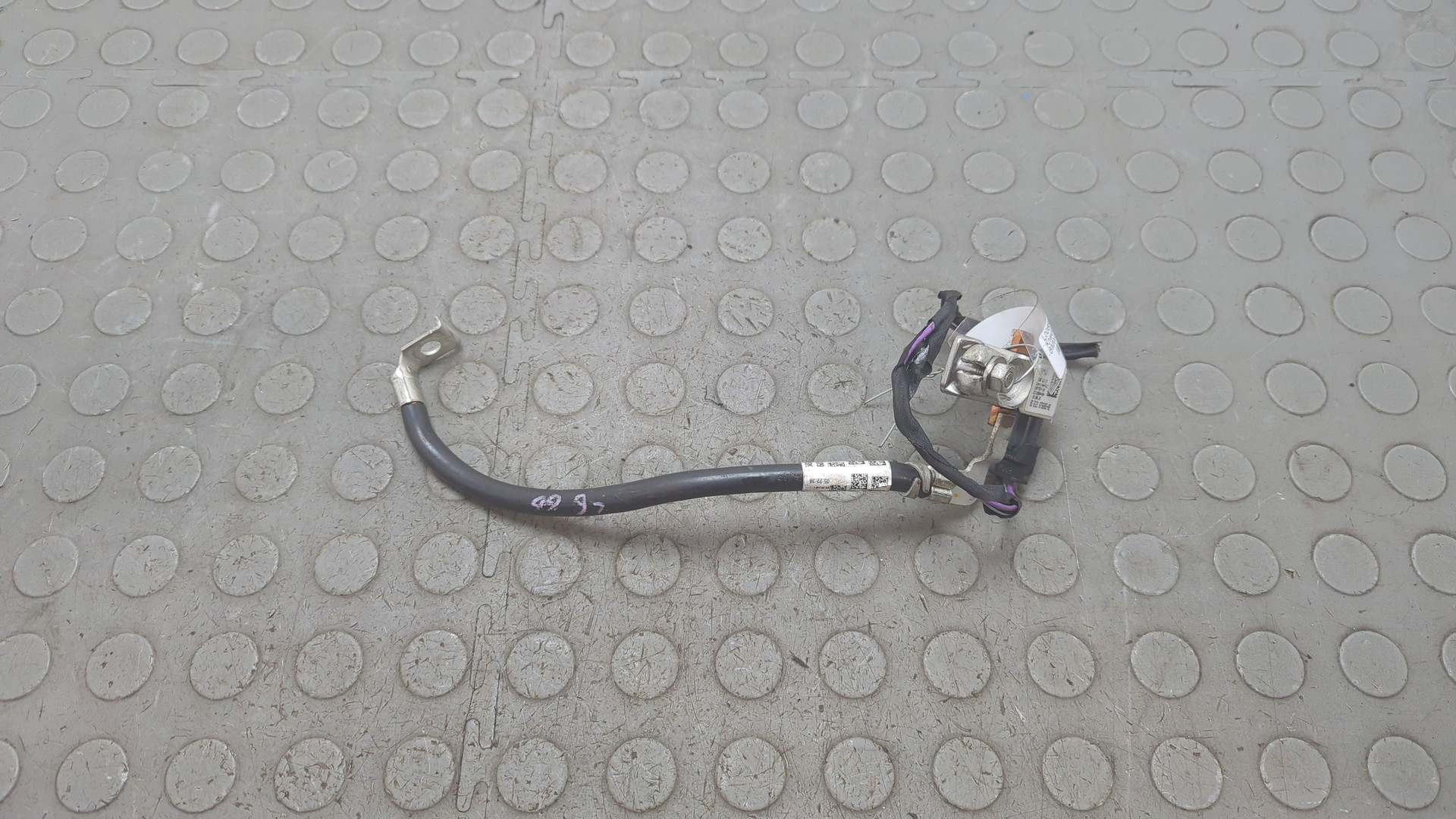 Клемма аккумулятора -