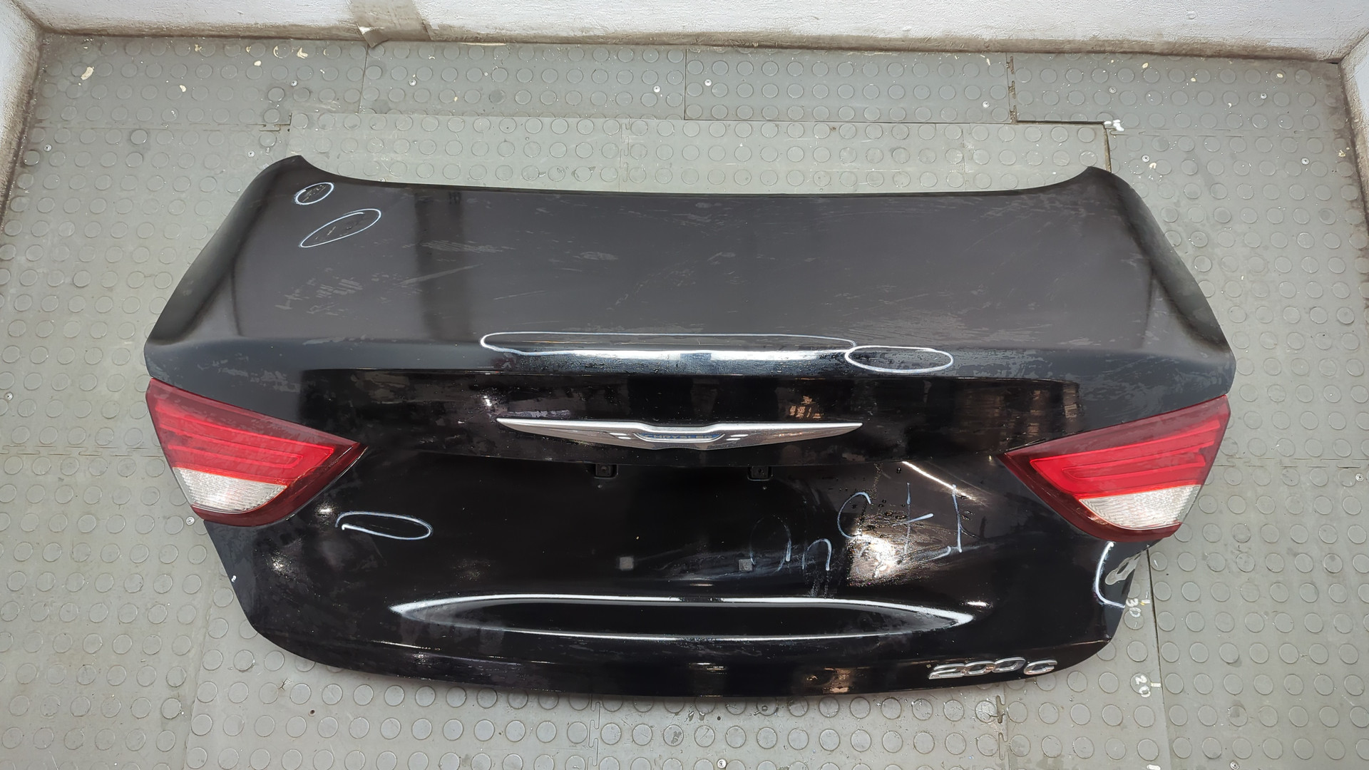 Дверь багажника