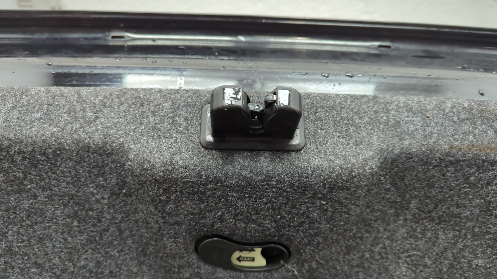 Дверь багажника