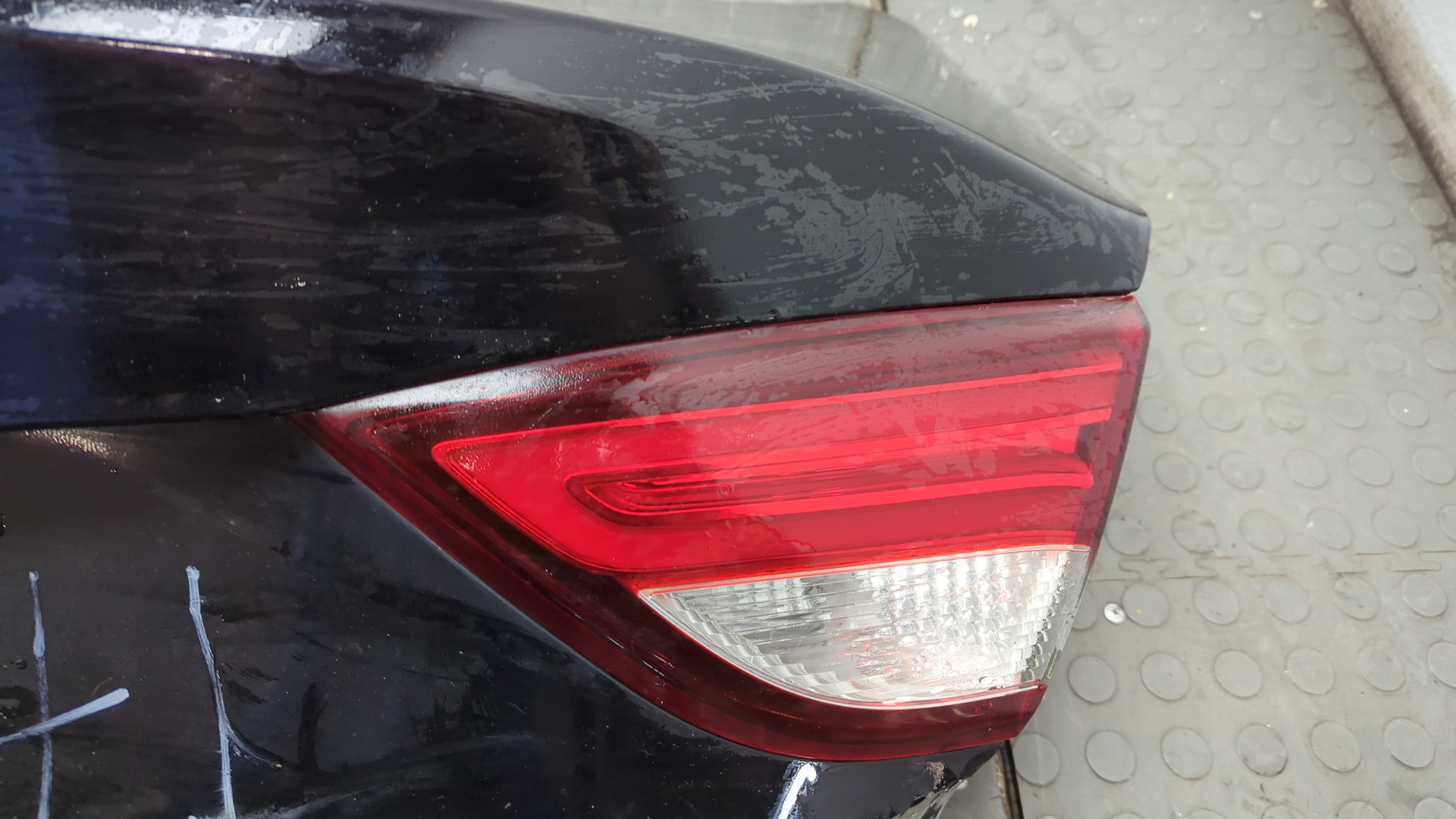 Дверь багажника