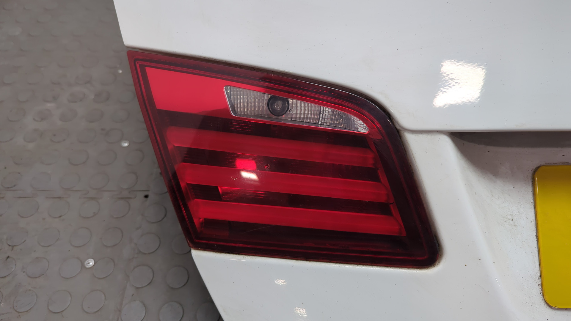 Дверь багажника