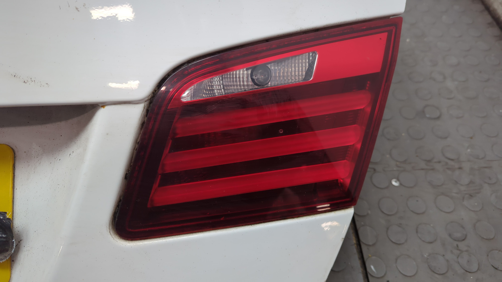 Дверь багажника