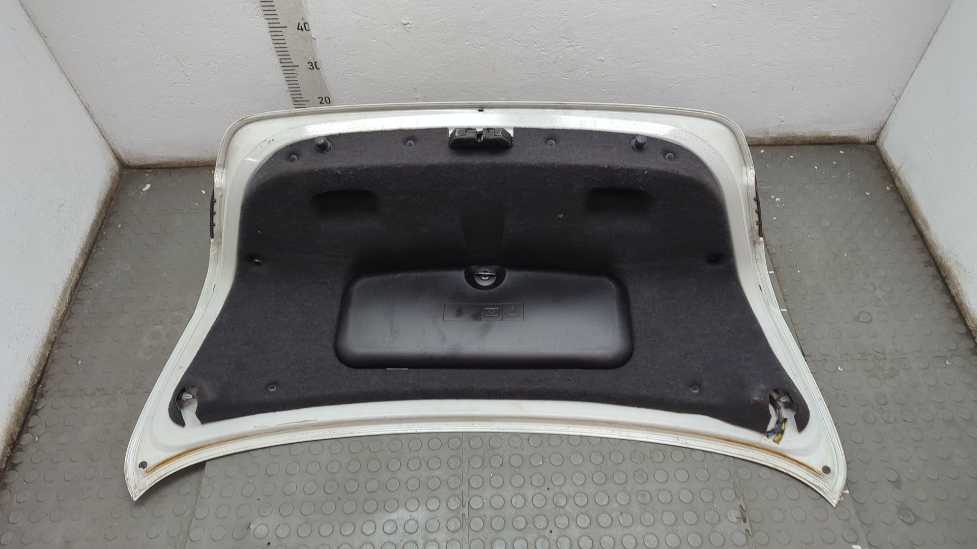 Дверь багажника