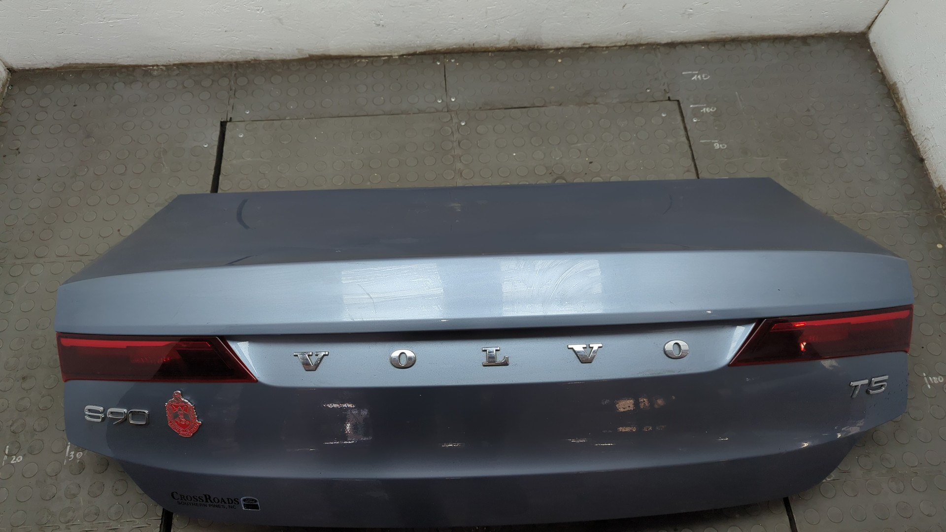 Дверь багажника