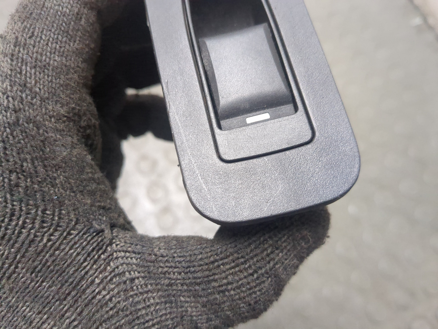 Кнопка стеклоподъемника