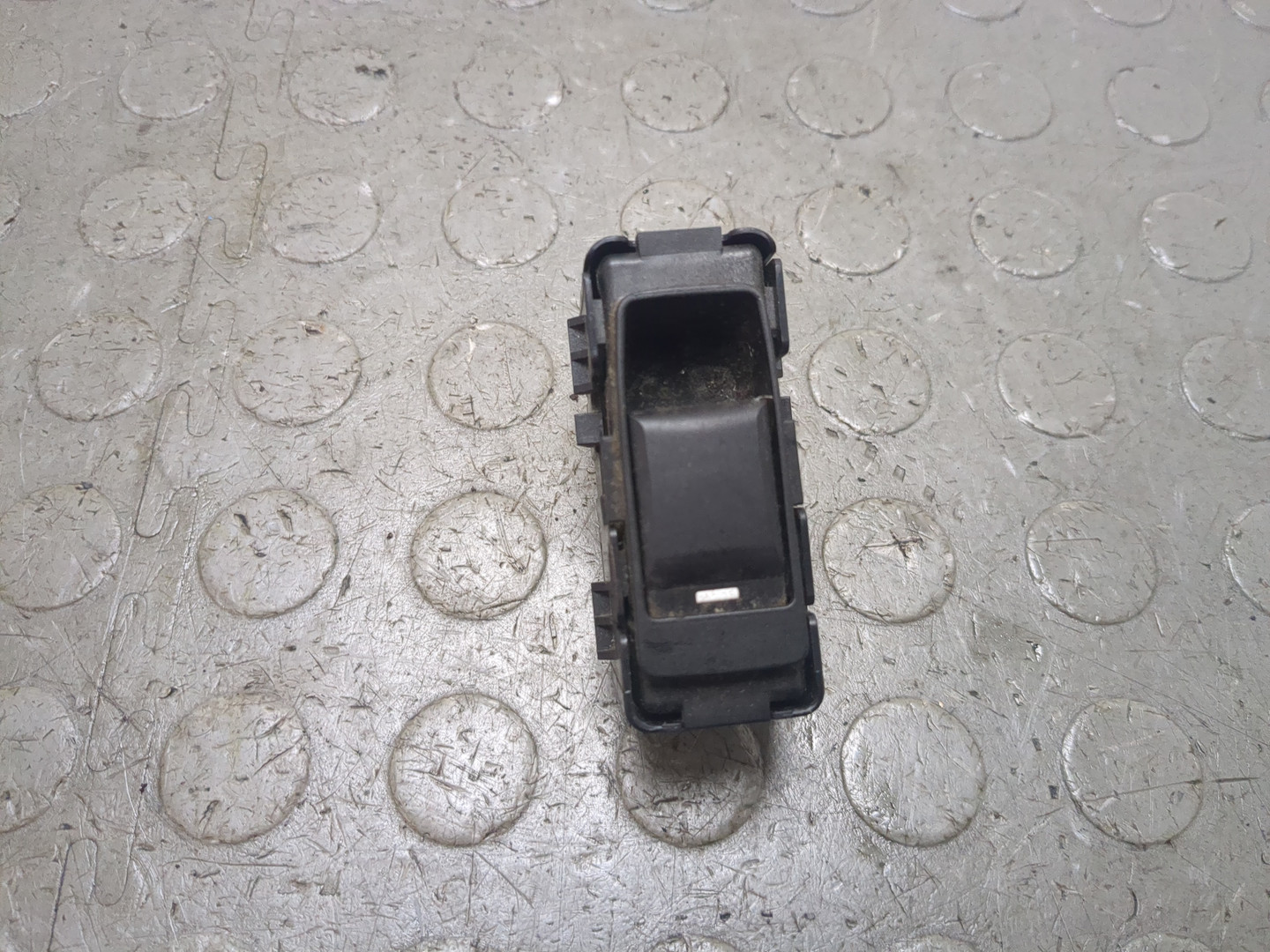 Кнопка стеклоподъемника